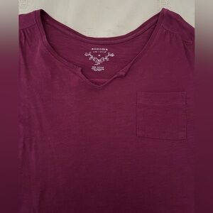 Women's maroon short sleeve top